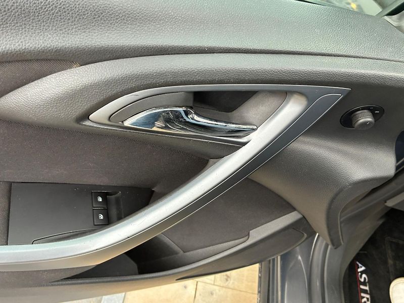 Opel Astra (2013) 2.0DCTi, 121KW, AUTOMAT - fotka 21 z 23