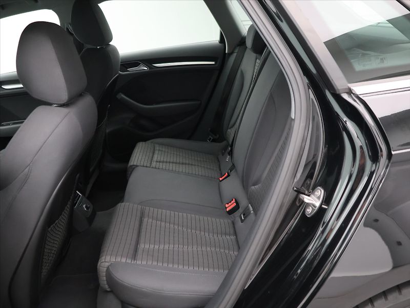Audi A3 1,5 TSI 110kW S-tronic - fotka 14 z 35