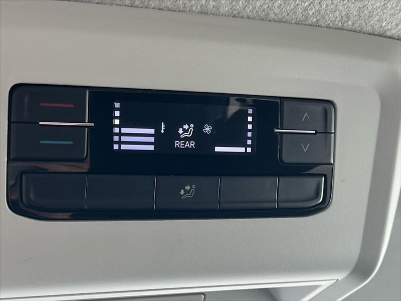 Volkswagen Transporter 2,0 TDi 110kW kombi 5 míst  T6 - fotka 21 z 24
