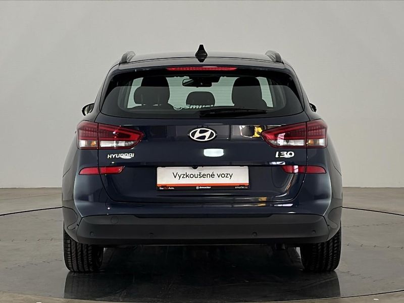 Hyundai i30 Smart DCT - fotka 17 z 27