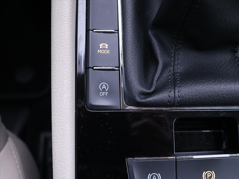 Škoda Superb 2,0 TDI 110kW L&K CZ Xenon - fotka 25 z 33