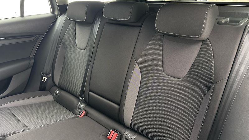 Škoda Octavia 2.0 TDI Ambition Combi - fotka 16 z 25