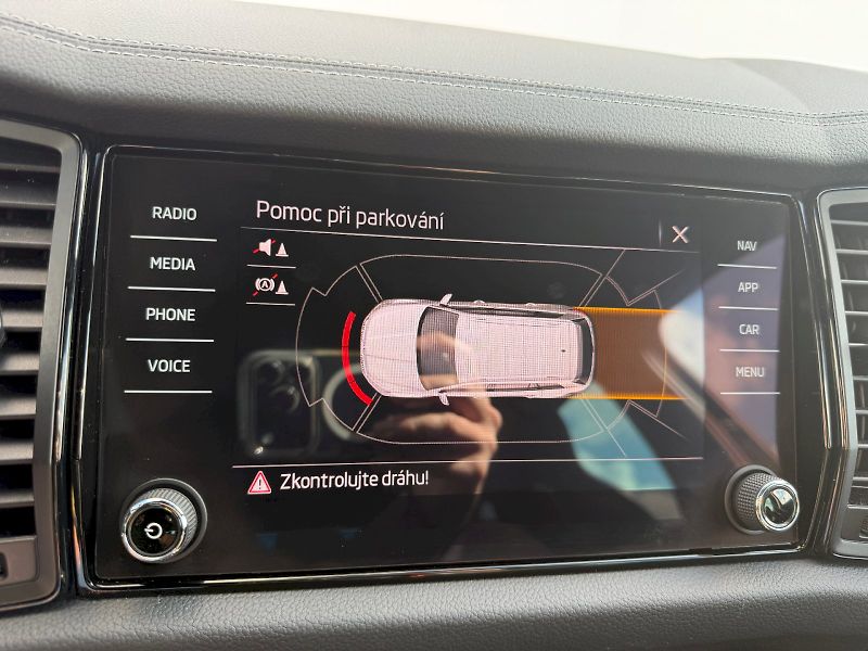 Škoda Kodiaq (2022) 2.0 TSI 140kW 4x4 SportLine DS - fotka 20 z 35
