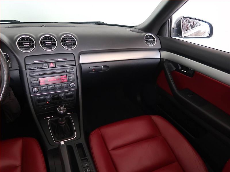 Audi A4 (2008) S-Line 1.8 T, Serv.kniha - fotka 8 z 13