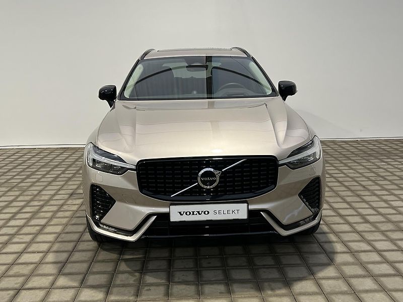 Volvo XC60 2.0  B4 4x4 ULTIMATE - fotka 3 z 48