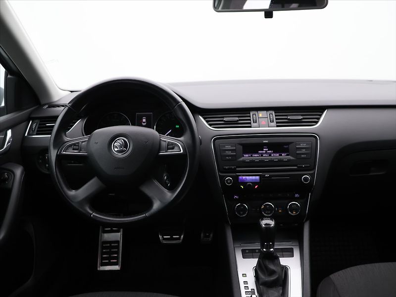 Škoda Octavia 1.8 TSI 132kW DSG Elegance CZ - fotka 17 z 24