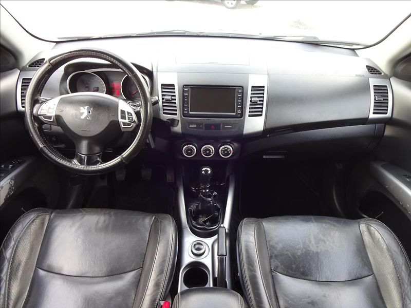 Peugeot 4007 2,2 HDI 115kW 4x4 - fotka 32 z 53