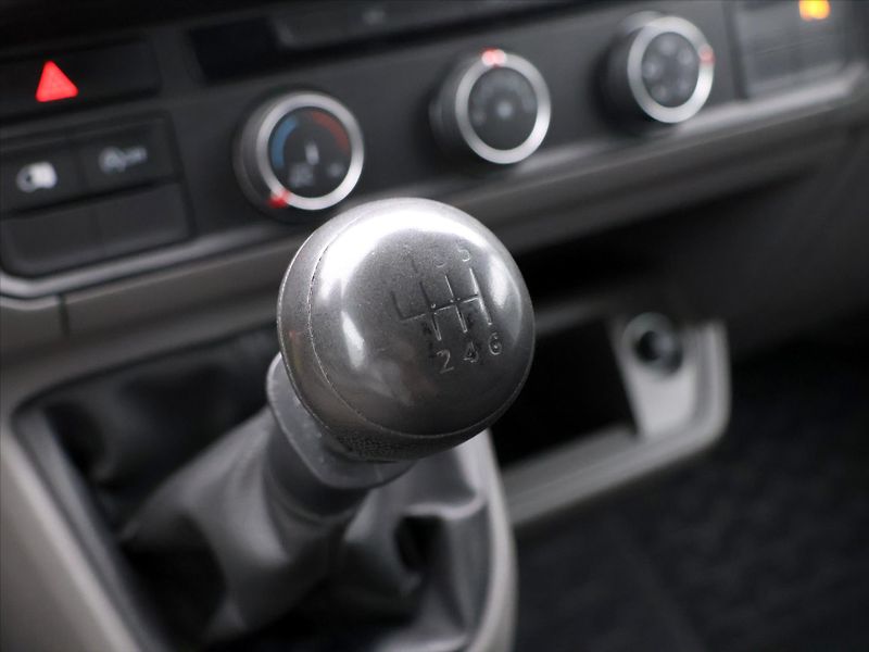 Volkswagen Crafter 2,0 TDI 130kW CZ Dílna DPH - fotka 27 z 36