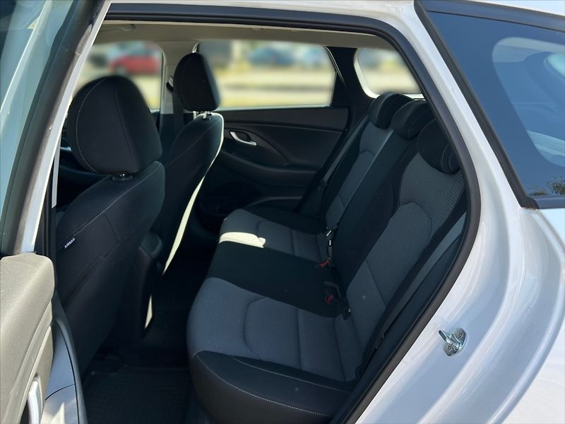 Hyundai i30 1,0 TGDI Comfort - fotka 8 z 11