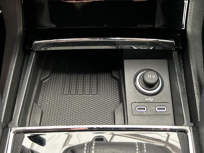 Škoda Karoq 1.5 TSI SportLine - fotka 21 z 31