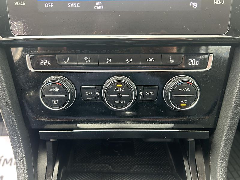 Volkswagen Golf Variant 2,0TDi Highline NAVI LEDMATRIX - fotka 56 z 69