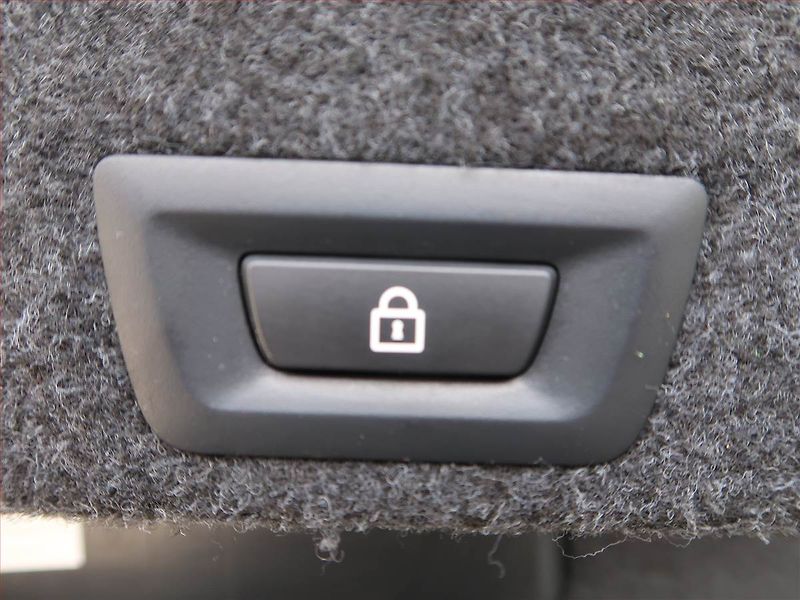 BMW Řada 5 (2013) 520d xDrive, 4X4, Automat - fotka 20 z 20