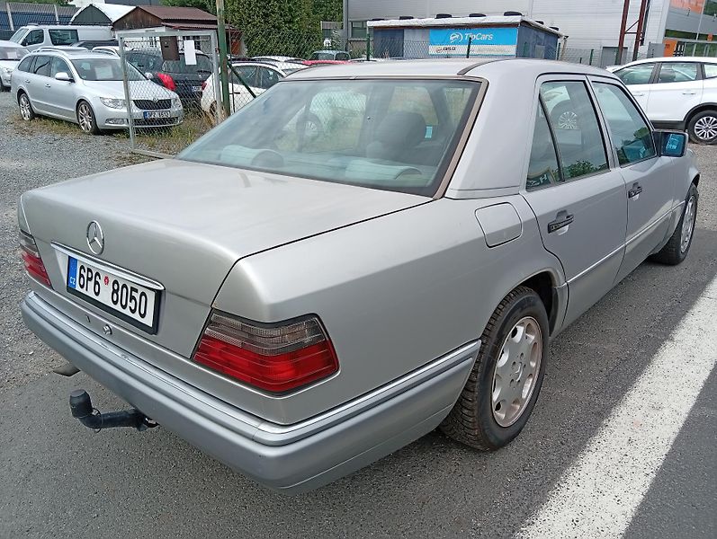Mercedes-Benz Třídy E E 200 D - fotka 6 z 18