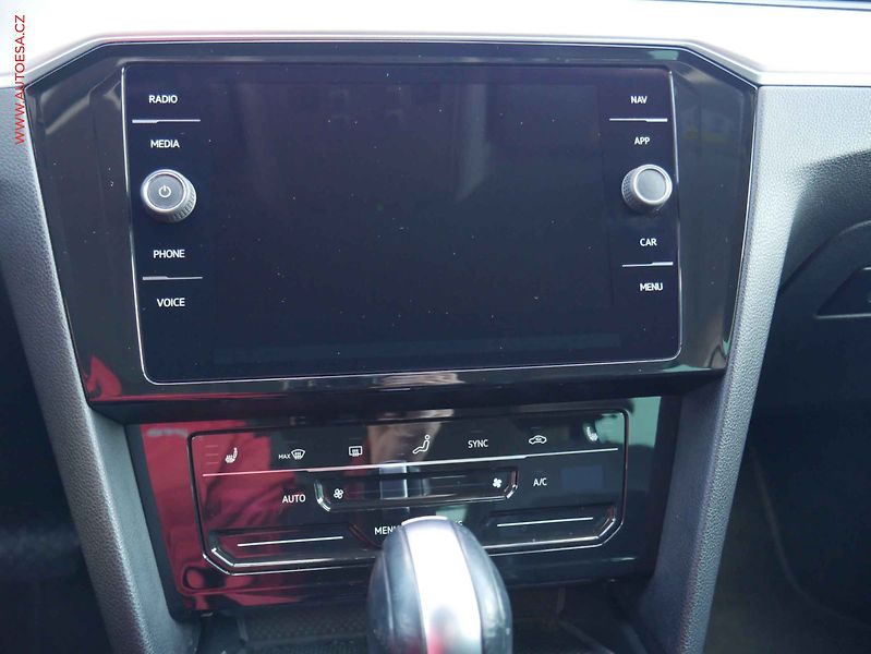 Volkswagen Passat (2020) 2.0TDi, ELE, DSG, LED - fotka 11 z 25