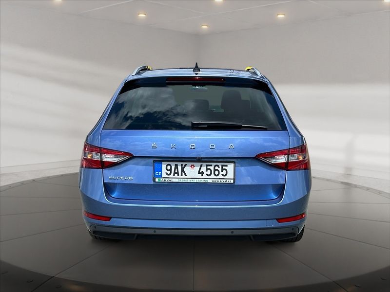 Škoda Superb 2,0 TDI 110 Style AT - fotka 5 z 11