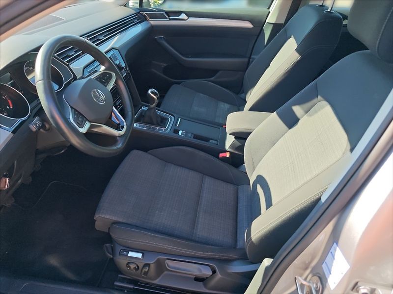 Volkswagen Passat 2,0 TDI 110 Business - fotka 6 z 11