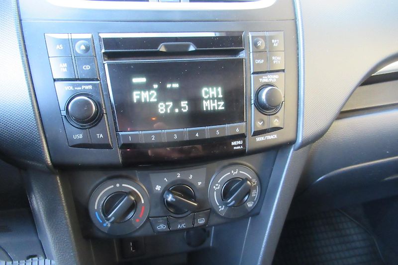 Suzuki Swift 1.2i KLIMA  SADA ALU KOL - fotka 13 z 23