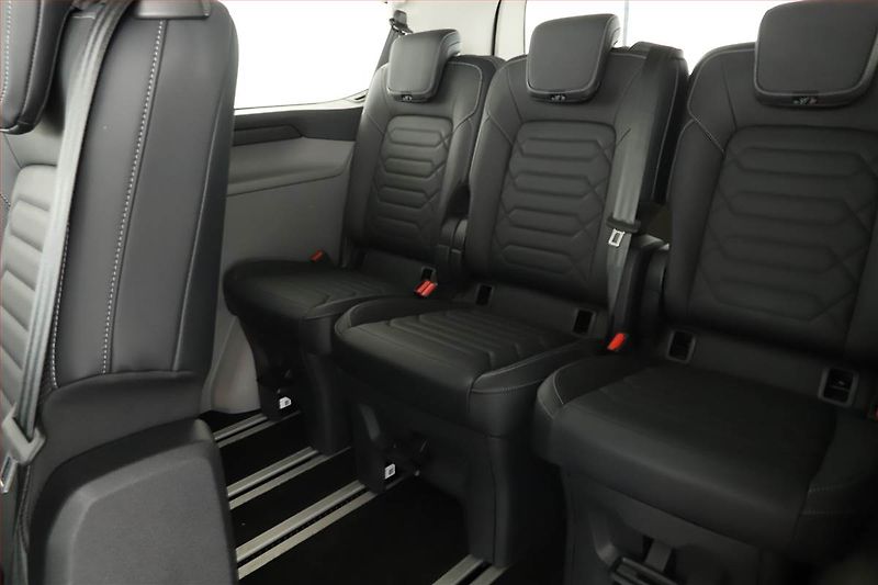Ford Tourneo Custom (2025) 2.0 EcoBlue - fotka 13 z 21