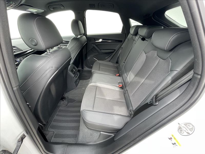 Audi Q5 2,0 TDI quattro S line  Sportb - fotka 15 z 23