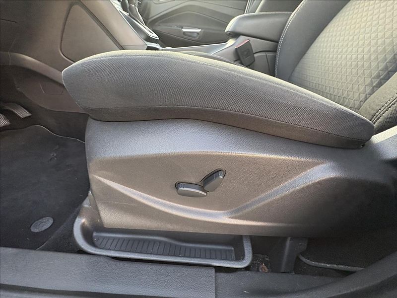 Ford C-MAX 1,5 TDCi 88kW Xenon,Výhřev,Nav - fotka 8 z 36