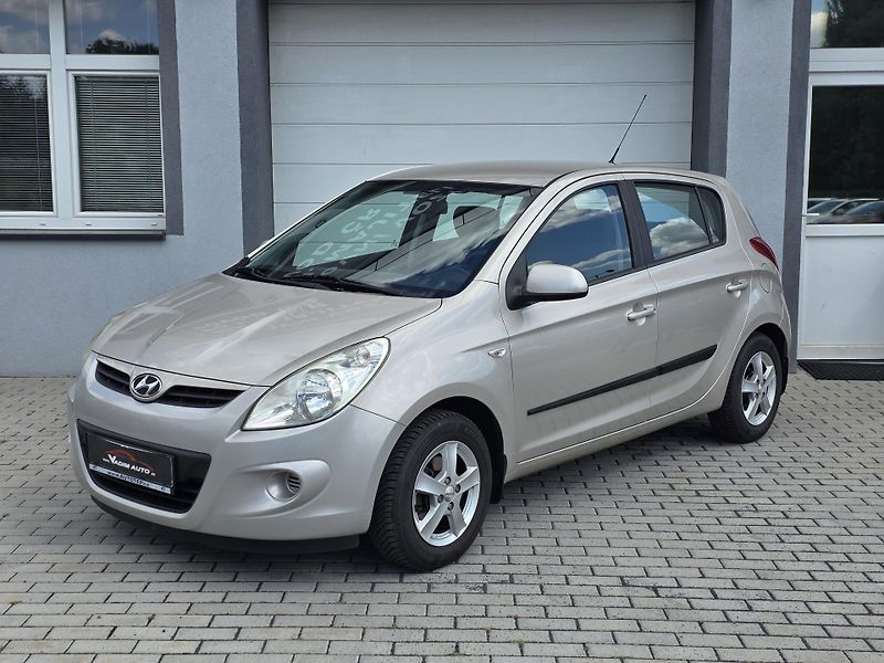 Hyundai i20 (2011) 1.2i 57kW P.SENZORY ČR NOVÉ - fotka 2 z 17