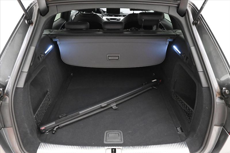 Audi A4 2,0 TDI 120kW S-LINE S-Tronic - fotka 9 z 26