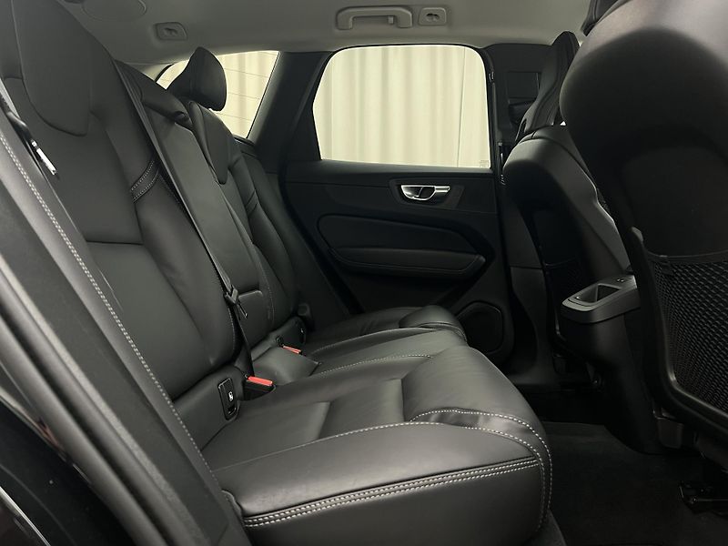 Volvo XC60 B5 AWD DARK PLUS AUT - fotka 21 z 45