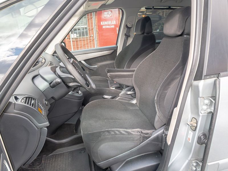 Citroën Grand C4 Picasso (2008) ČR 1.6HDI 80KW – 7SEDADEL - fotka 13 z 41