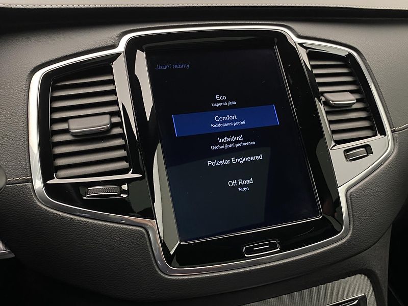 Volvo XC90 D5 AWD R-DESIGN AUT CZ - fotka 42 z 47