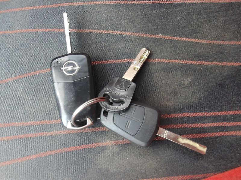 Opel Corsa 1,2i 59kW 93000km STK04/2028 - fotka 15 z 23