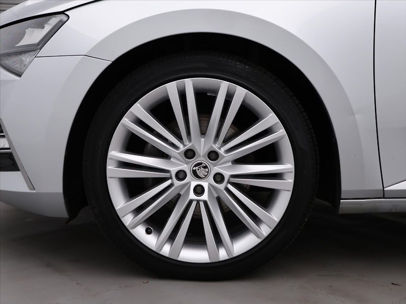 Škoda Superb iV 1,4 TSI 160kW Style DSG DPH - fotka 28 z 35