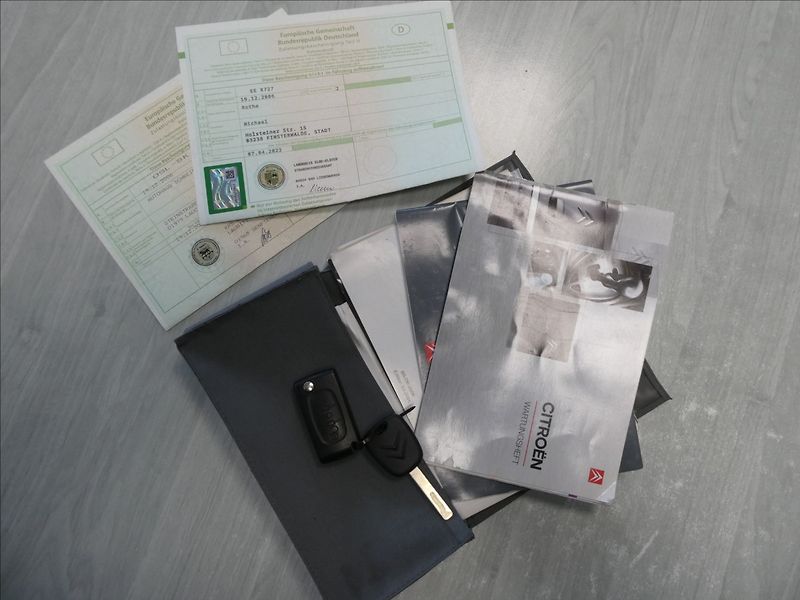 Citroën C4 1,6 i 80kW 2x kola, serviska - fotka 28 z 33