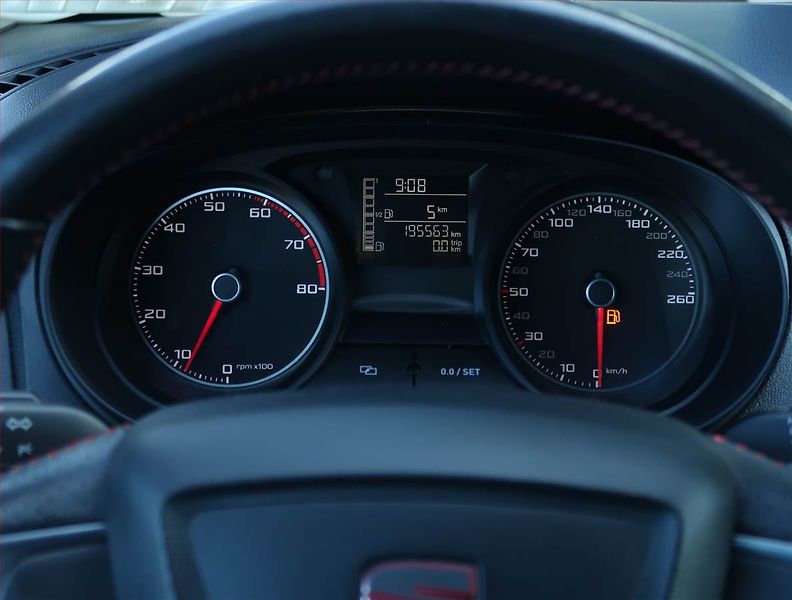 Seat Ibiza (2013) 1.2 TSI, Tempomat - fotka 11 z 17