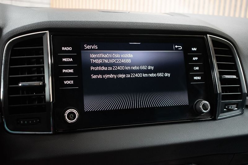 Škoda Karoq 1.5 TSI TAŽNÉ*KAMERA*DPH*ČR 1M - fotka 28 z 39