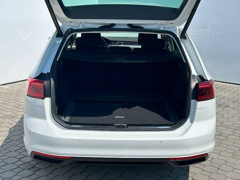 Volkswagen Passat Business 2,0 TDI 4M DSG - fotka 28 z 30