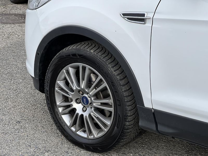 Ford Kuga 2.0TDCi 4x4 AUTOMAT TITANIUM  - fotka 40 z 44