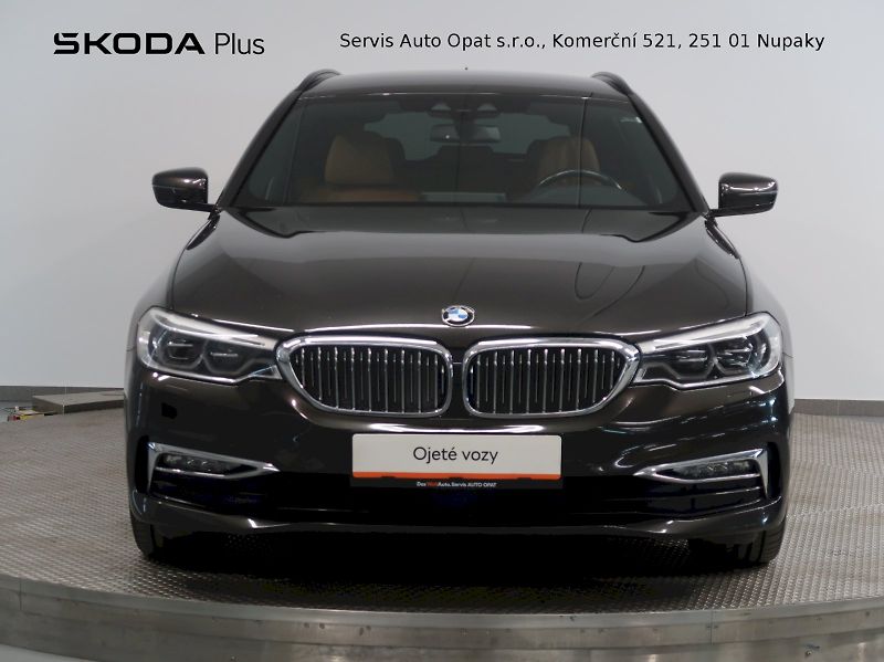 BMW Řada 5 (2018) LUXURY LINE 540d xDRIVE TAŽNÉ - fotka 4 z 38