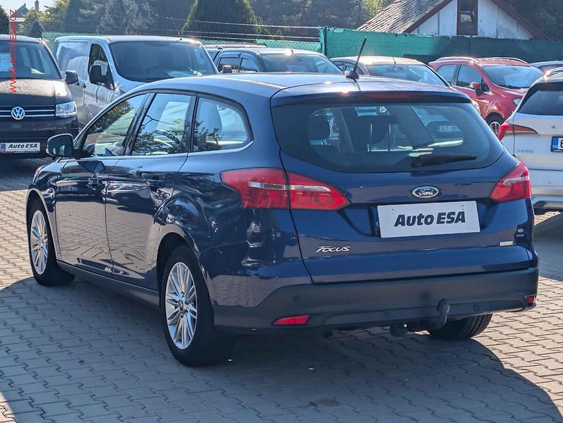 Ford Focus (2017) 1.0 EB, ČR, AC, výhřev sed. - fotka 4 z 18