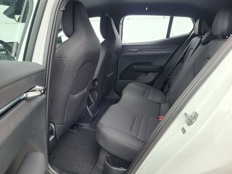 Volvo EX30 CROSS COUNTRY PLUS P8 AWD Elec - fotka 25 z 35