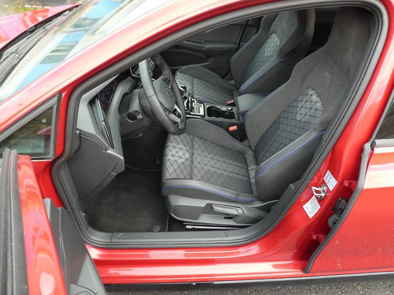 Volkswagen Golf 1,5 TFSi R LINE sport sedačky - fotka 10 z 15