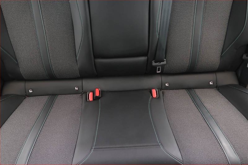 Peugeot 308 (2022) Allure Hybrid 180, Automat - fotka 10 z 21