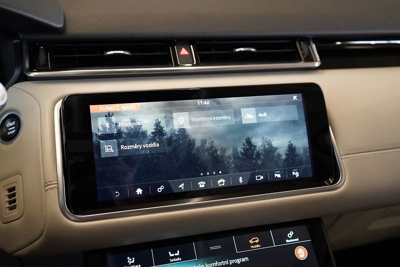 Land Rover Range Rover Velar R-Dynamic HSE, Masáž, Vzduch - fotka 33 z 46
