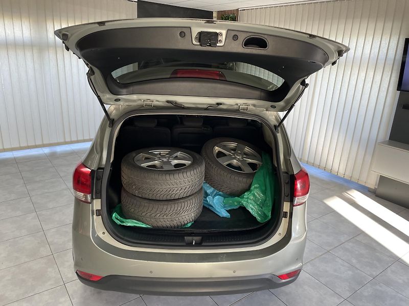 Kia Carens 1.7 CRDi ČR 1.MAJ. TOP  - fotka 28 z 28