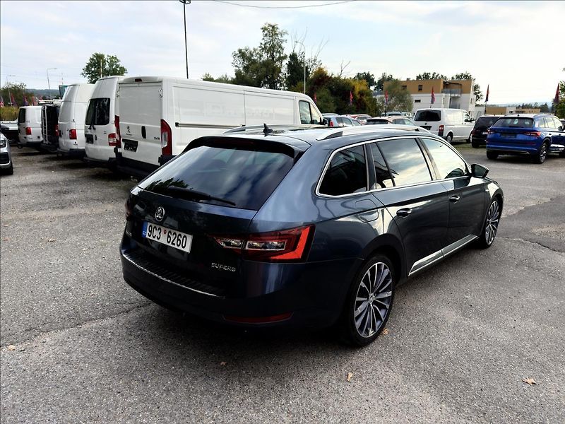 Škoda Superb 2,0 TDi Laurin & Klement - fotka 5 z 54