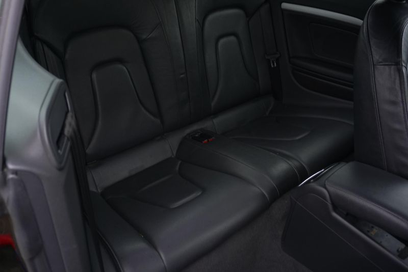 Audi A5 (2009) 2,0 TFSI kabrio AUTOMAT - fotka 21 z 25