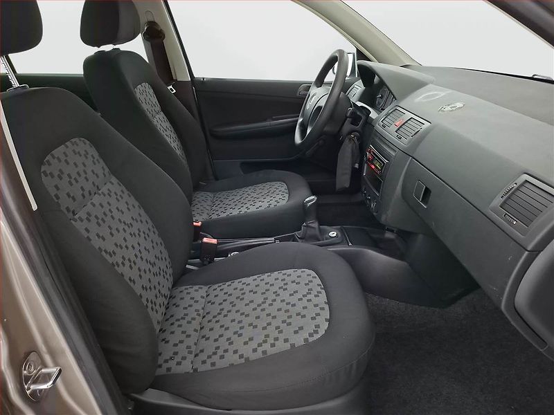 Škoda Fabia (2007) 1.2 12V, nová STK, servisované - fotka 9 z 13