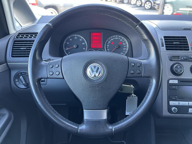 Volkswagen Touran United 1.4TSi 103kw TEMPOMAT - fotka 15 z 40