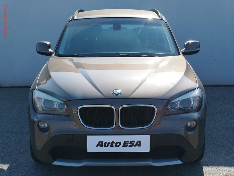 BMW X1 (2012) 2.0 D xDrive 20d, ČR, AT, AC - fotka 2 z 24