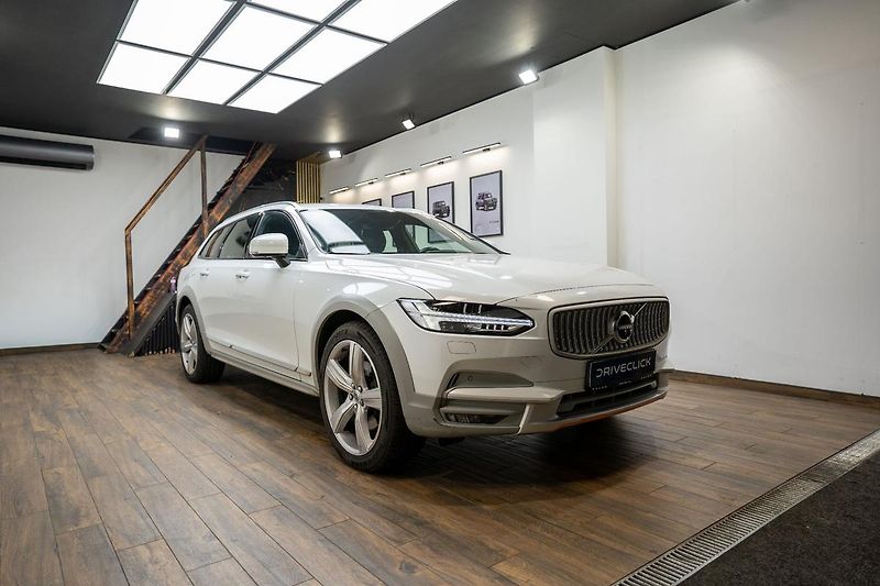 Volvo V90 Cross Country 2.0 140 kW - fotka 3 z 39