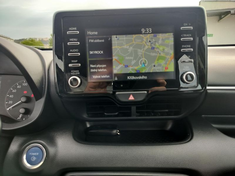 Toyota Yaris 1.5 hybrid - fotka 15 z 26